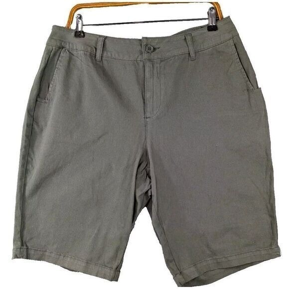 Ashley Stewart Shorts Womens 14 Green Bermuda Mid Rise Flat Front Stretch Casual - Picture 1 of 8